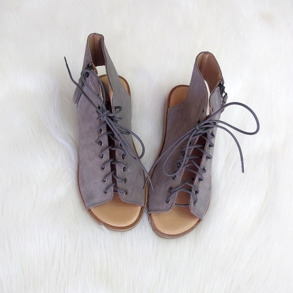 Sundance Shoes - ❤️LAST PAIR❤️🌿SUEDE TOVA SANDALS🌿